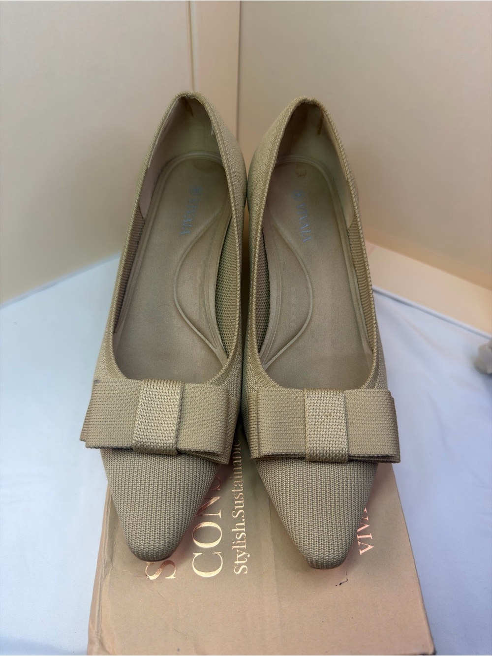 Women's Pointed-Toe Bow Flats in Tan
